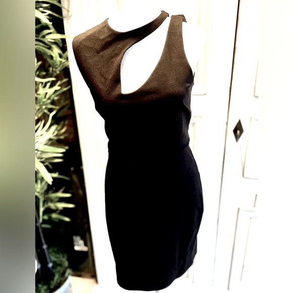 BEBE Black Cutout Shoulder Dress Size Medium - Picture 6 of 15